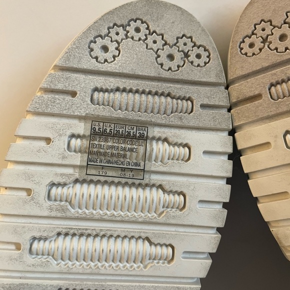 Sketchers Women’s Sepulveda Blvd- A La Mode Slip On in the color Lilac size 9.5 - Picture 8 of 11